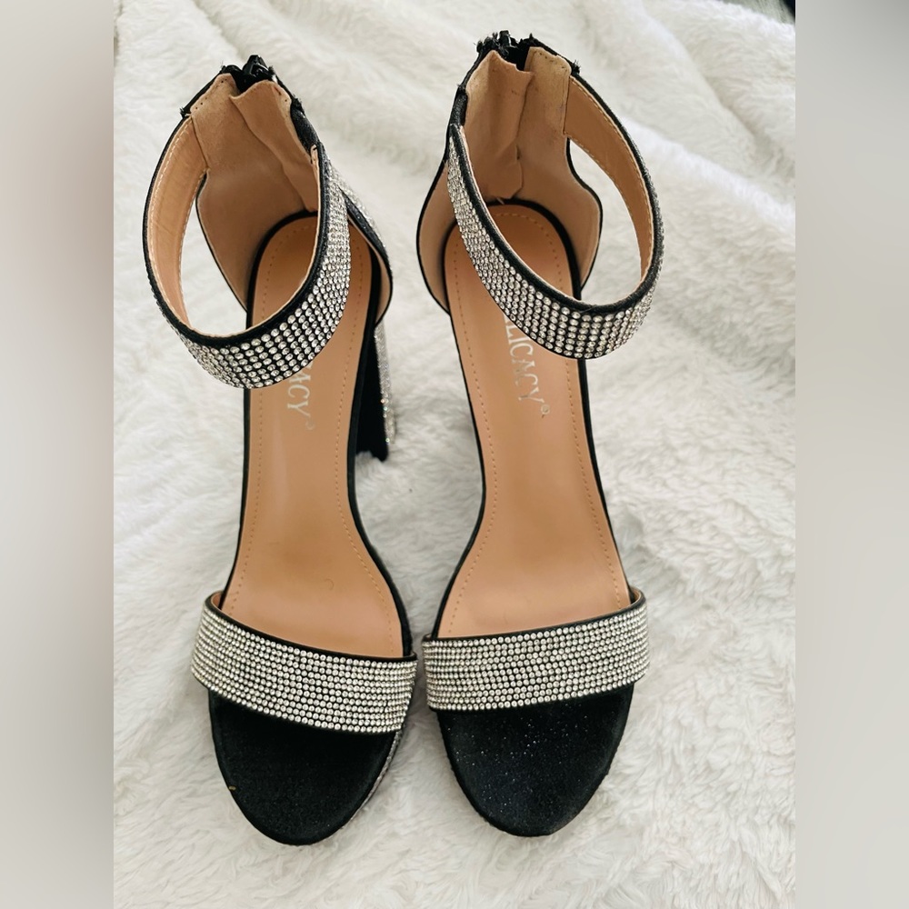 Delicacy women’s pumps